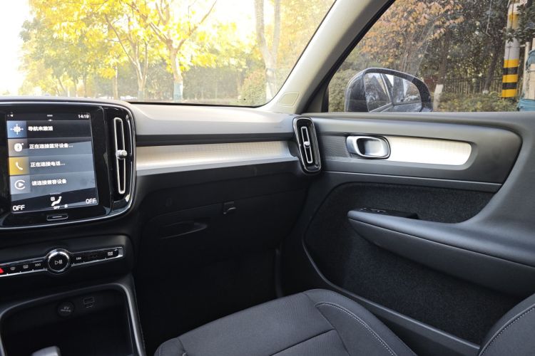 沃尔沃XC40 2022款 T4 四驱智行时尚版局部细节9004
