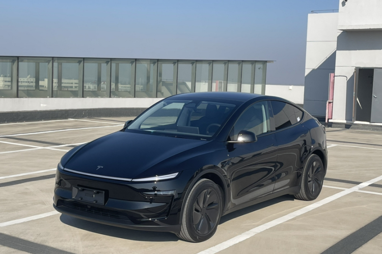特斯拉 Model Y 2025款 后轮驱动版车身外观1
