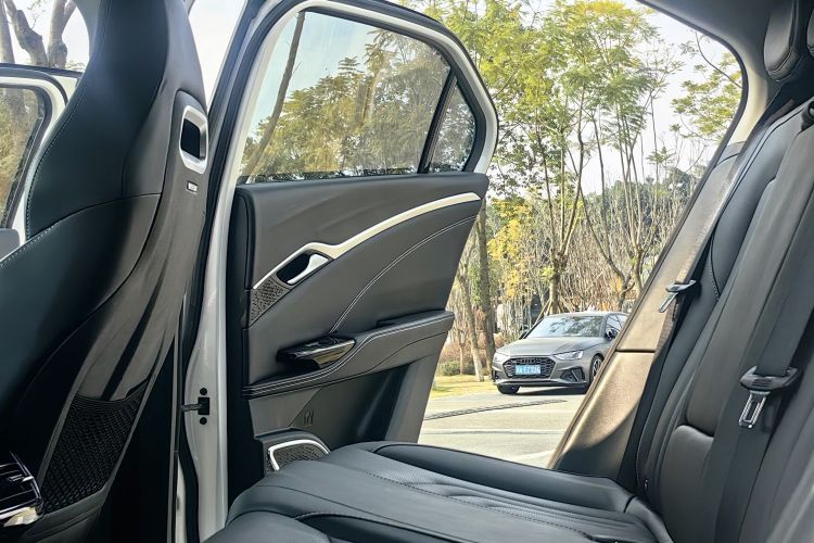 哪吒汽车 哪吒U 2021款 Pro 500 环球版中控内饰7005