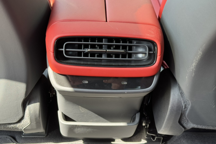 小米汽车 小米SU7 2024款 后驱超长续航高阶智驾Pro版中控内饰7002