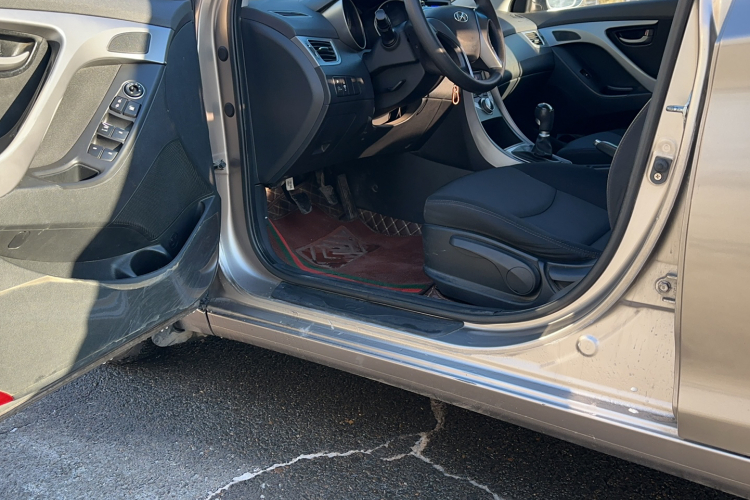 现代 朗动 2015款 1.6L 手动时尚型中控内饰7002