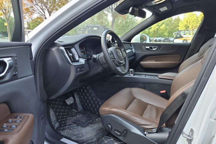 沃尔沃XC60 2022款 B5 四驱智逸运动版中控内饰7003
