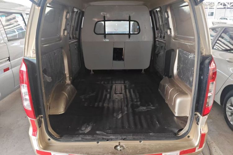 五菱汽车 五菱宏光V 2022款 1.5L劲取版封窗车电动助力LAR中控内饰7003