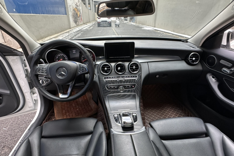奔驰C级 2015款 改款 C 200 L 运动型中控内饰7003
