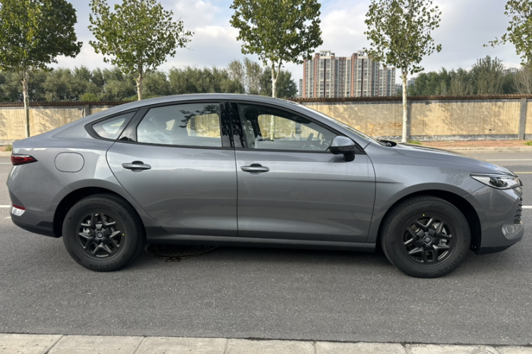 比亚迪 秦PLUS 2025款 DM-i 智驾版 128KM进取型车身外观6002