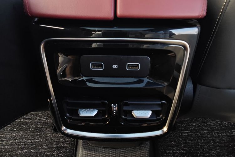 捷途X70 PLUS 2023款 1.6T DCT强者 7座局部细节9004