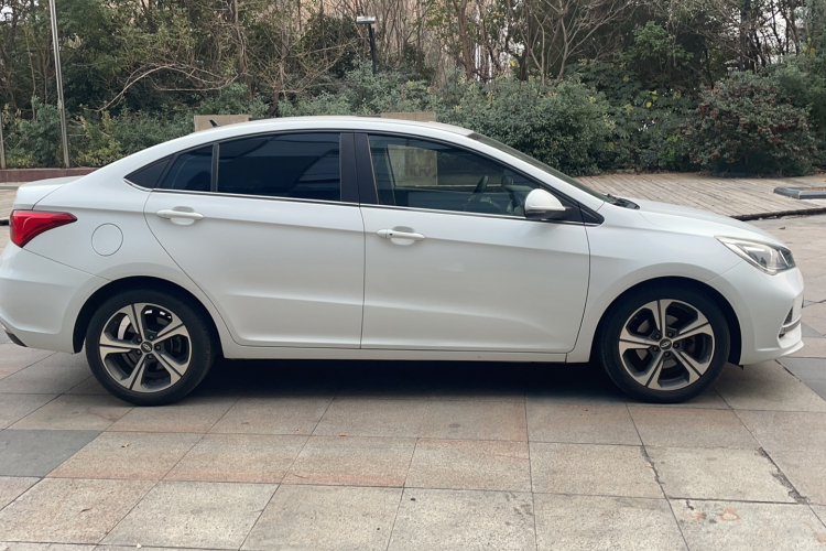 奇瑞 艾瑞泽5 2019款 1.5L 手动乐活版 国V车身外观6003