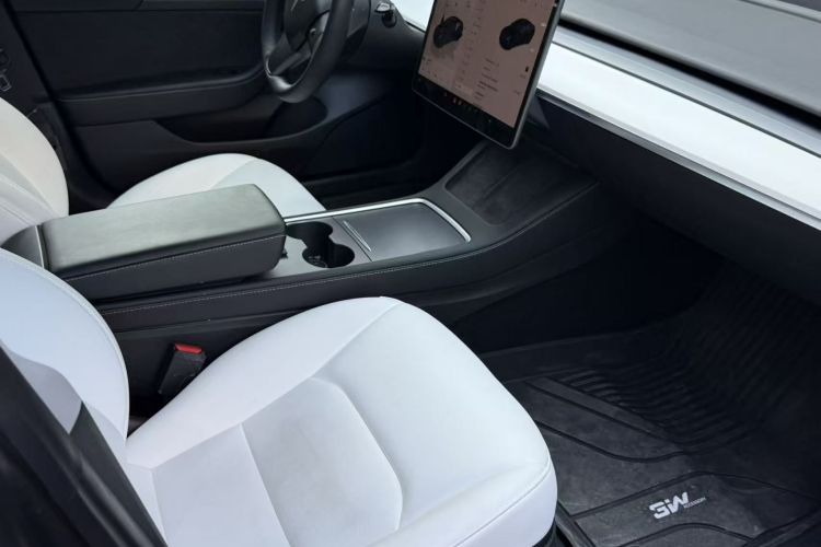 特斯拉 Model 3 2022款 后轮驱动版中控内饰7005