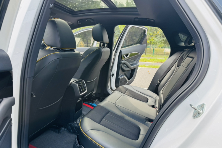 奔腾B70S 2022款 1.5T 智潮统帅中控内饰7001