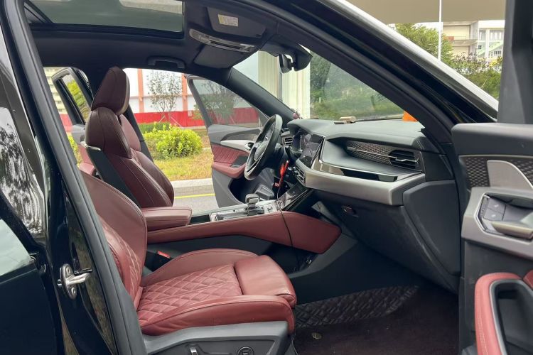 奥迪Q6 2023款 45 TFSI quattro 齐云型 飞骑套装中控内饰7004