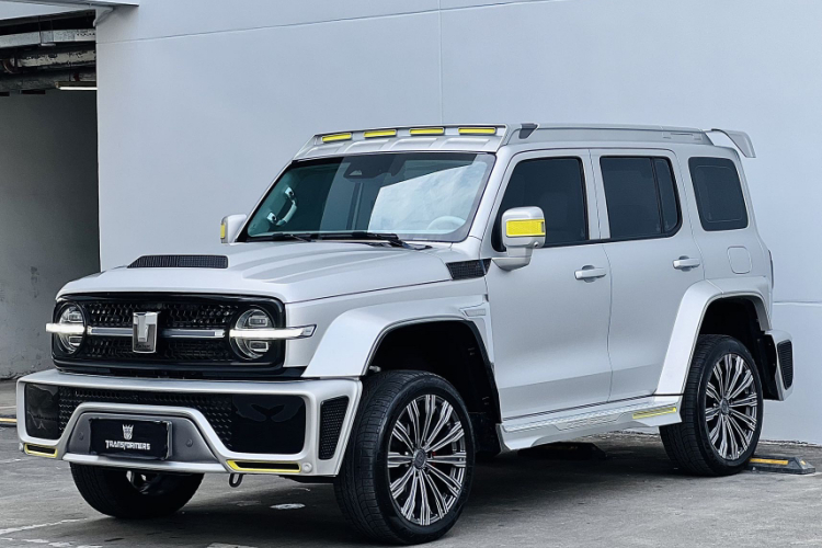 超境汽车 共创坦克300 2021款 2.0T 赛博坦克车身外观1