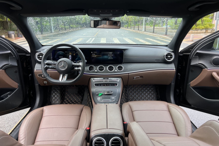 奔驰E级 2023款 改款 E 300 L 运动时尚型中控内饰7004