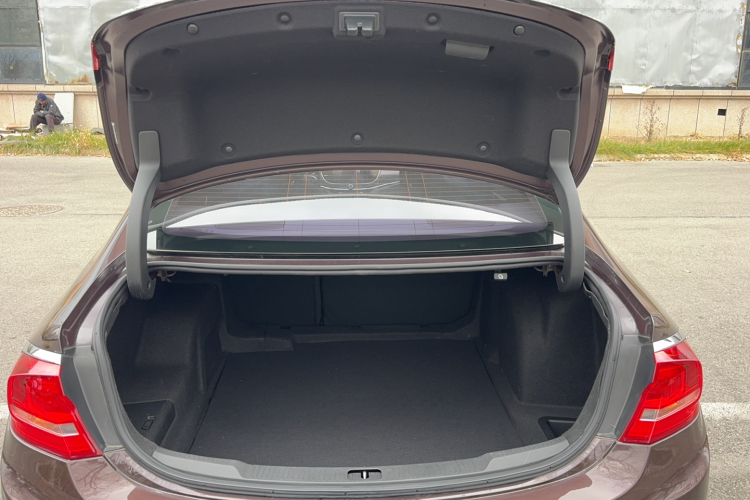 别克 君越 2018款 20T 精英型局部细节23