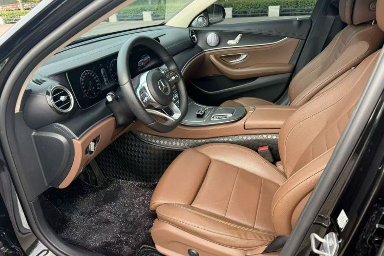 奔驰E级 2019款 E 200 L 运动型中控内饰7004