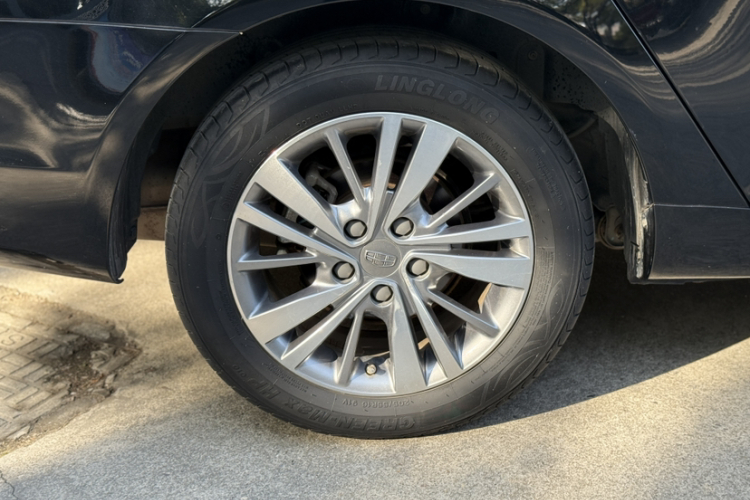 吉利汽车 帝豪 2018款 1.5L CVT向上互联版车身外观6004