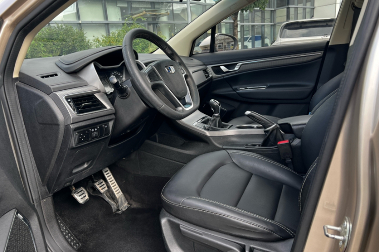 吉利汽车 帝豪GS 2016款 运动版 1.8L 手动领尚型中控内饰7002