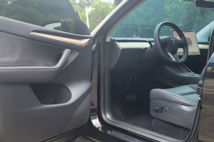 特斯拉 Model Y 2022款 后轮驱动版中控内饰7005