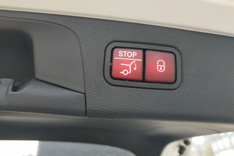 奔驰GLC 2021款 GLC 260 L 4MATIC 豪华型局部细节9008