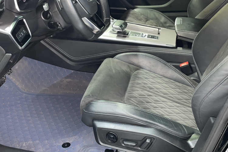 奥迪A6L 2021款 55 TFSI quattro 尊享动感型中控内饰7011