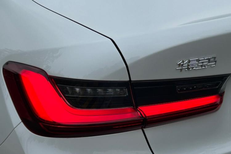 宝马3系 2025款 330Li M运动曜夜套装车身外观6002