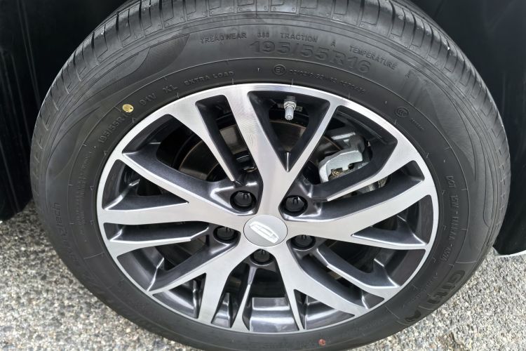 吉利汽车 帝豪 2025款 第4代 1.5L CVT龙腾版车身外观6011