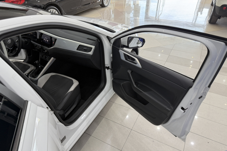 大众 Polo 2023款  Plus 1.5L 自动炫彩科技版中控内饰7004