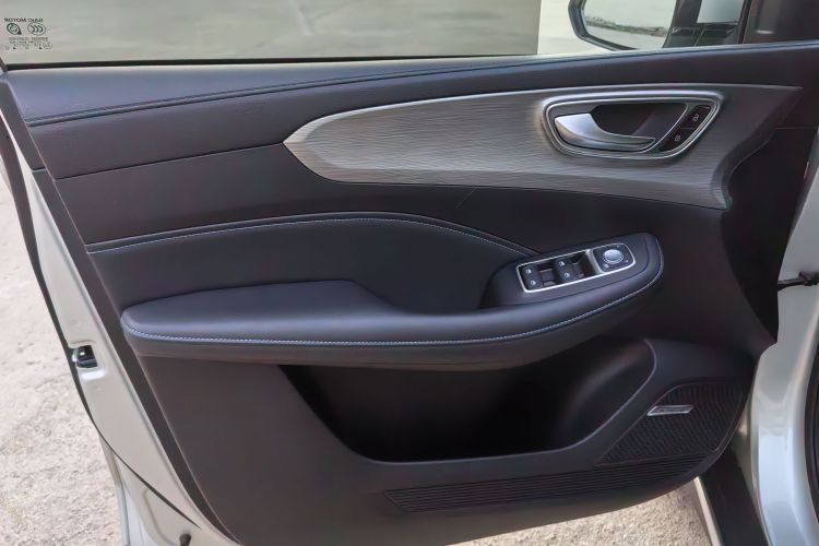 荣威RX5 2020款 PLUS 300TGI 手动Ali国潮豪华版中控内饰7010