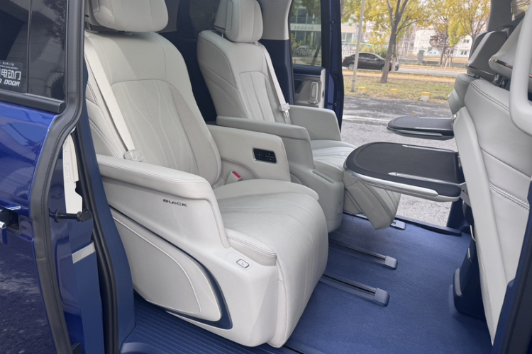 别克GL8新能源 2024款 陆尊 奢享版 6座中控内饰7013