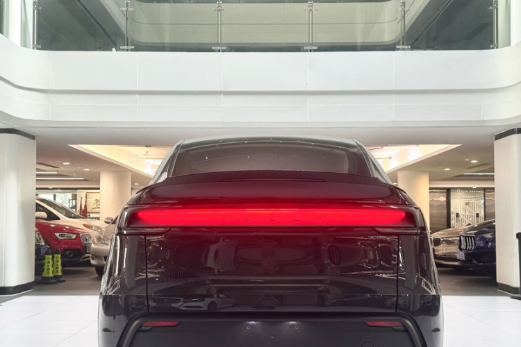 特斯拉 Model Y L 2025款 长续航全轮驱动版车身外观6004