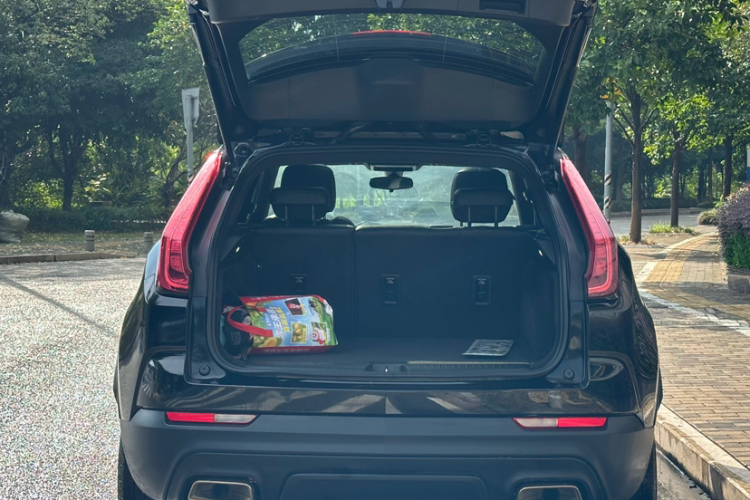 凯迪拉克XT4 2022款 28T 两驱风尚型中控内饰7008