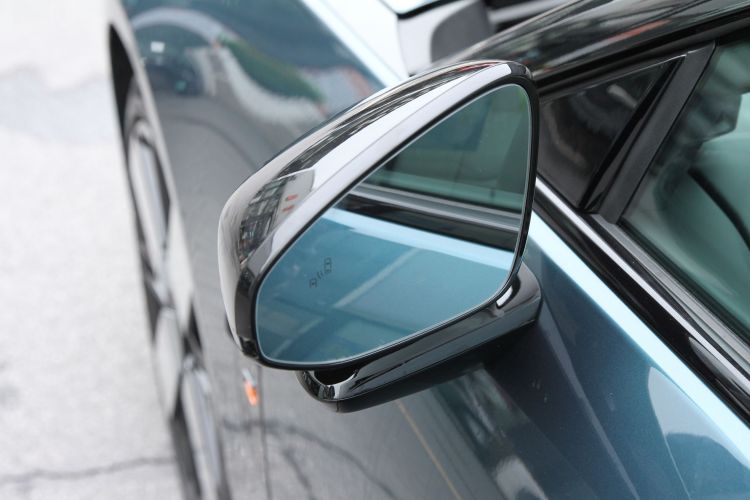 小鹏P7 2025款 750 四驱高性能 Ultra车身外观6010