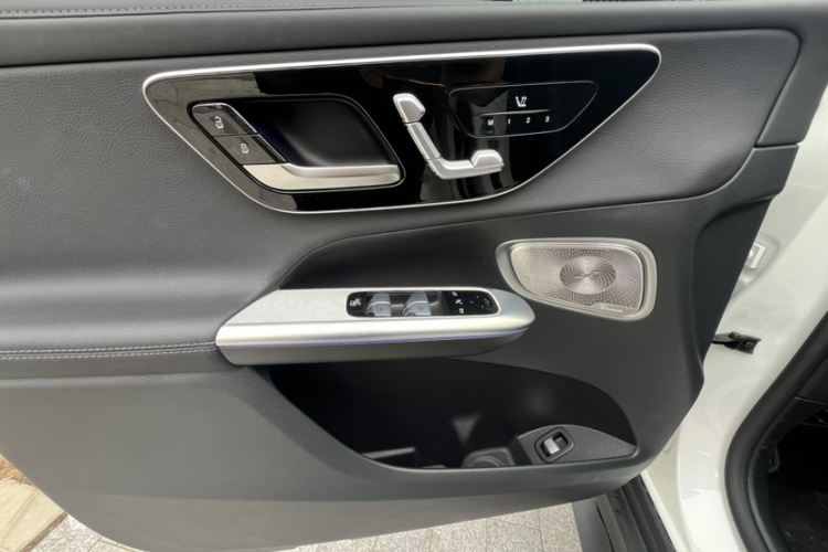 奔驰GLC轿跑 2024款 GLC 300 4MATIC 轿跑SUV中控内饰7004