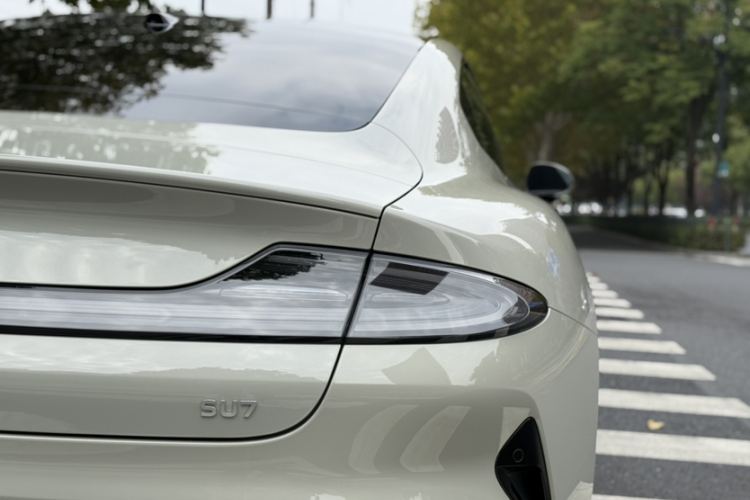 小米汽车 小米SU7 2024款 后驱超长续航高阶智驾Pro版车身外观6008