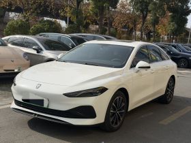 荣威D7 2025款 DMH 125km 世界冠军卓越版