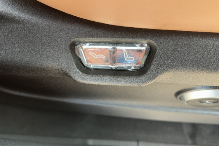 奇瑞 瑞虎8 L 2024款 2.0T 两驱尊贵版 5座局部细节9006