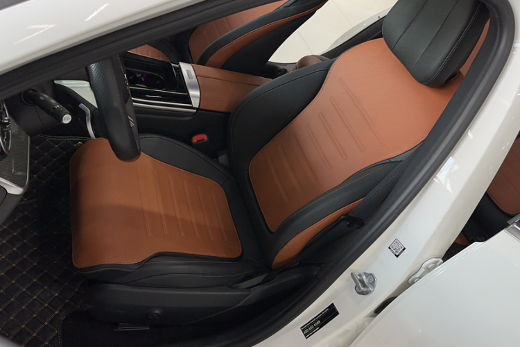 奔驰C级 2023款 C 200 L 运动版局部细节19