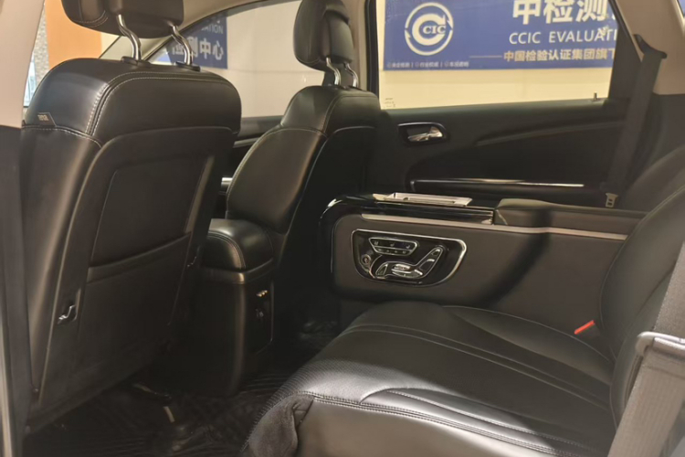 道奇 酷威 2014款 2.4L 两驱旅行版中控内饰7003