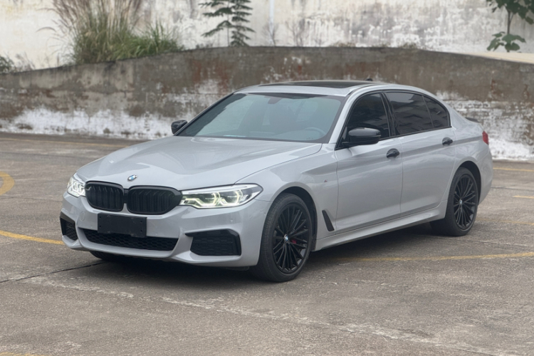 宝马5系 2020款 530Li 领先型 M运动套装车身外观1