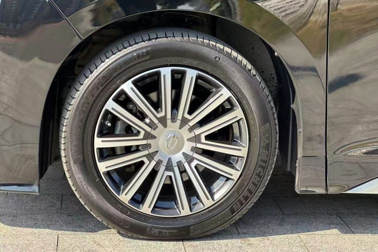 广汽传祺 传祺M8 2021款 大师系列 390T 尊贵版车身外观6009