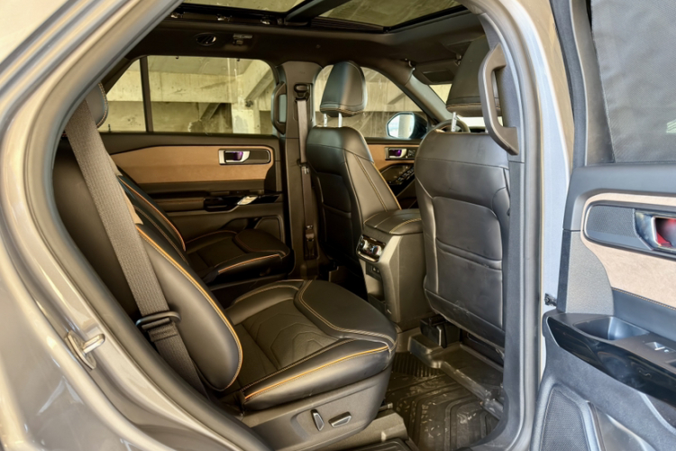 福特 探险者 2024款 2.3T EcoBoost 昆仑巅峰版 6座中控内饰7006