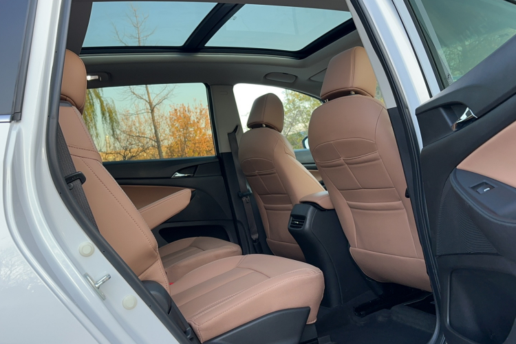 别克GL6 2021款 323T 轻混动互联豪华型中控内饰7004