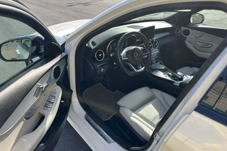 奔驰C级 2016款 C 200 运动版中控内饰7007