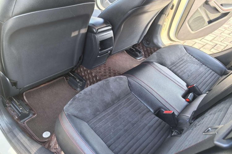 奔驰A级(进口) 2015款 A 200 运动型中控内饰7002