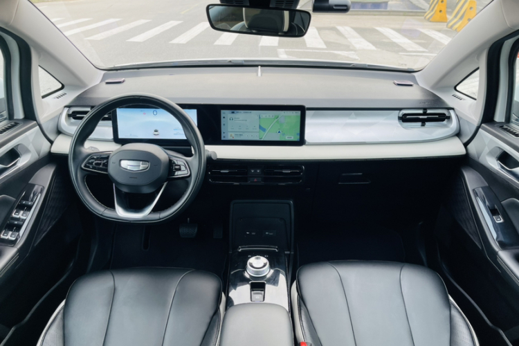 吉利几何E萤火虫 2022款 401KM 霹雳虎 5座中控内饰7001