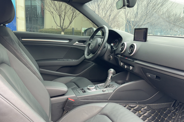 奥迪A3(进口) 2015款 Cabriolet 40 TFSI中控内饰7004