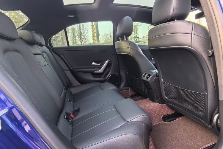 奔驰A级 2020款 改款 A 200 L 运动轿车动感型中控内饰7005