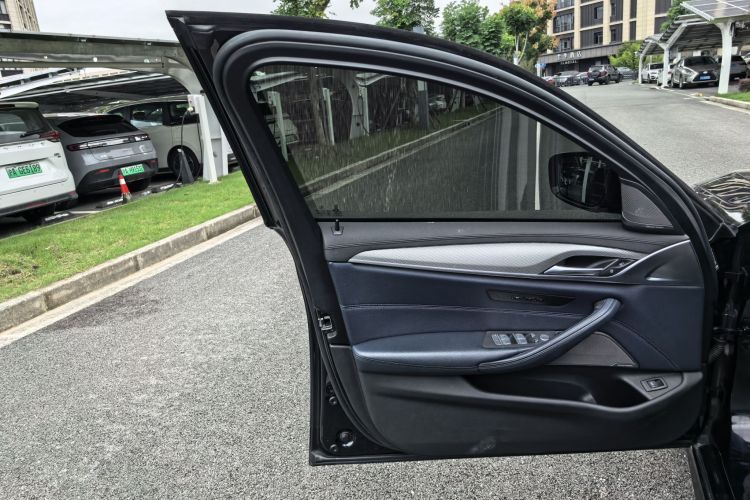 宝马5系(进口) 2020款 530i 风尚版 M运动套装中控内饰7001