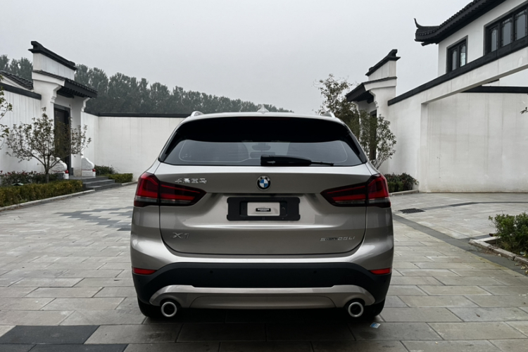 宝马X1 2022款 sDrive25Li 领先型车身外观6006