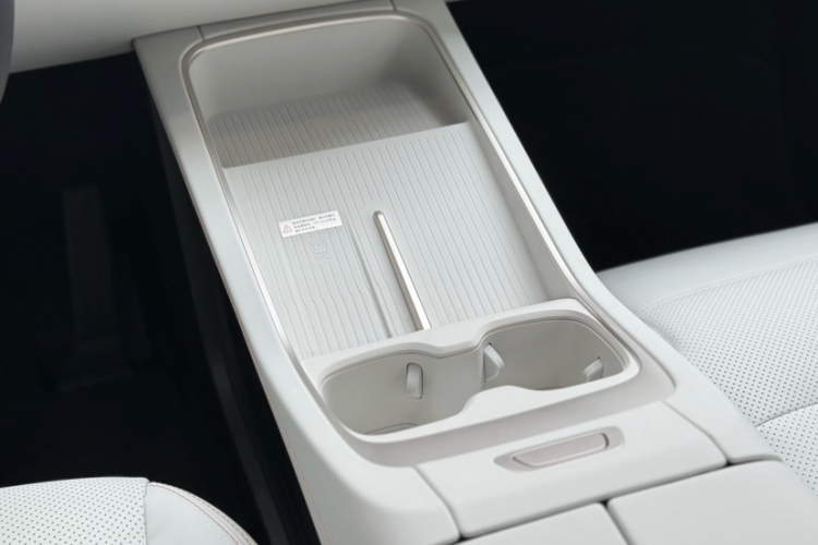 乐道L60 2024款 60kWh 四驱版中控内饰7007