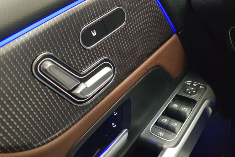 奔驰GLB 2020款 改款 GLB 200 时尚型局部细节9003